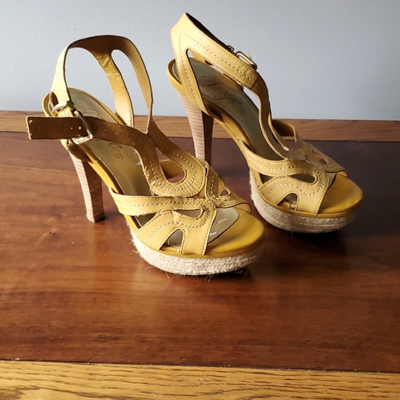 Fergie stacked, platform heels size 6.5